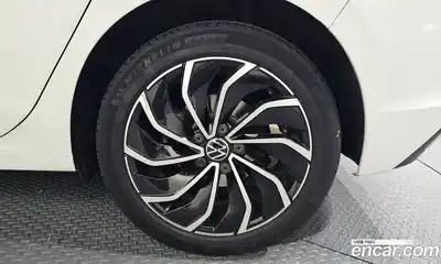 Volkswagen Golf, 2022