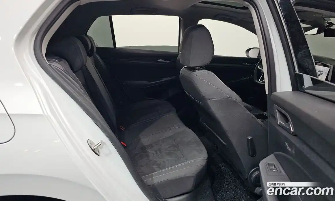 Volkswagen Golf 2022 2.0 Автомат в Москве № 168714, фото 8