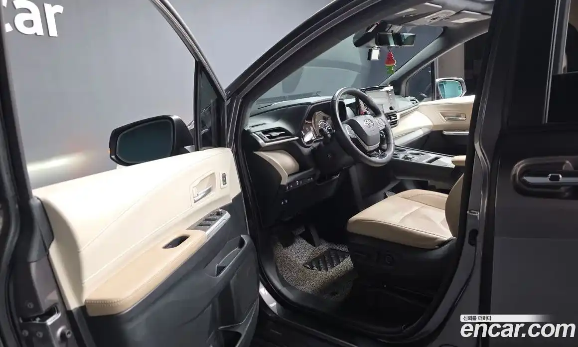 Toyota Sienna 2023 2.5 Автомат в Москве № 170267, фото 1