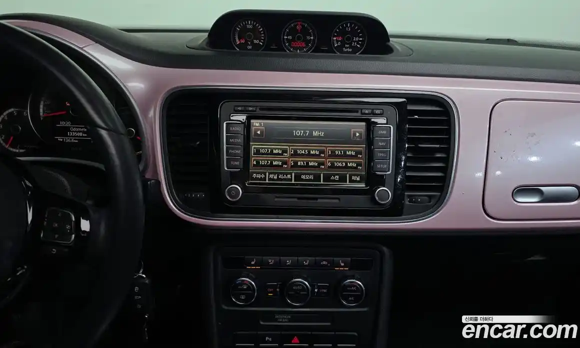 Volkswagen Beatle 2013 2.0 Автомат в Москве № 172551, фото 11