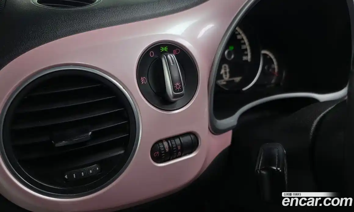 Volkswagen Beatle 2013 2.0 Автомат в Москве № 172551, фото 14