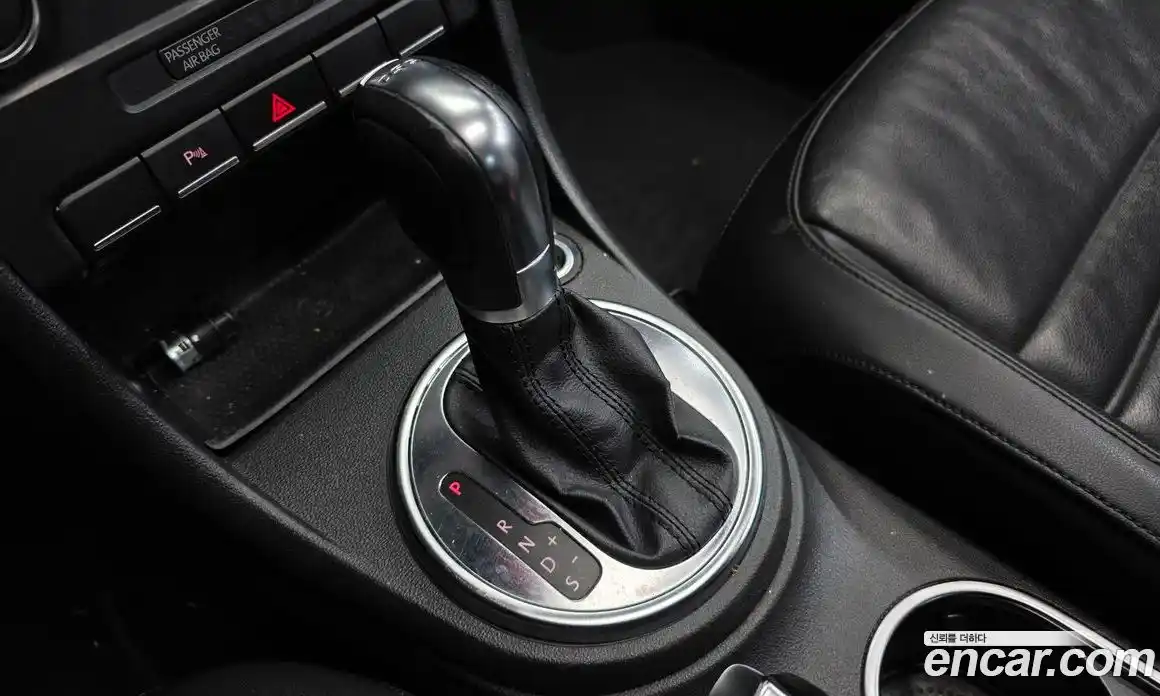 Volkswagen Beatle 2013 2.0 Автомат в Москве № 172551, фото 16