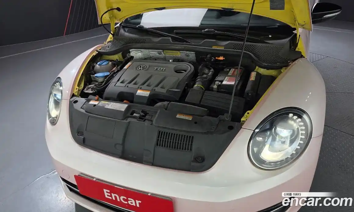 Volkswagen Beatle 2013 2.0 Автомат в Москве № 172551, фото 19