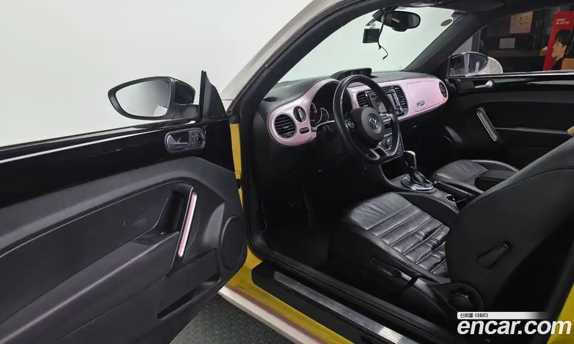 Volkswagen Beatle 2013 2.0 Автомат в Москве № 172551, фото 3