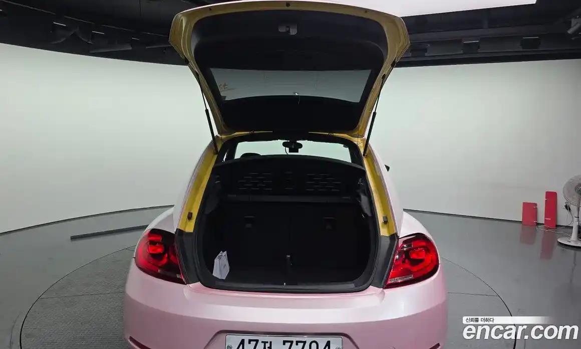 Volkswagen Beatle 2013 2.0 Автомат в Москве № 172551, фото 6