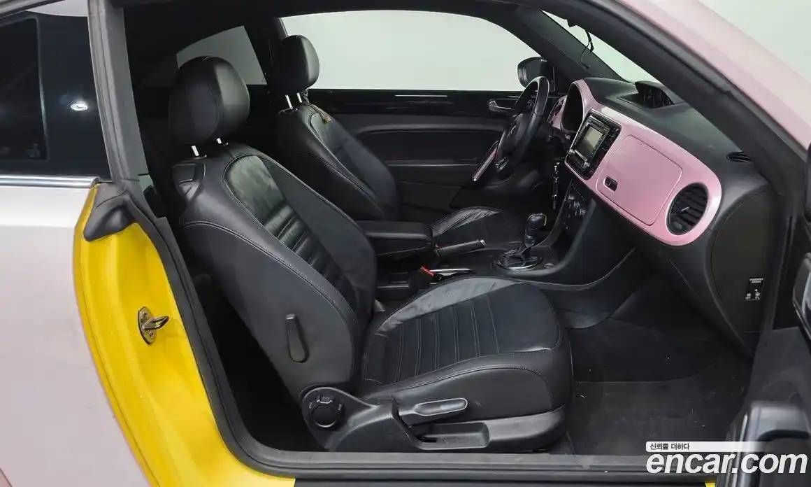 Volkswagen Beatle 2013 2.0 Автомат в Москве № 172551, фото 7