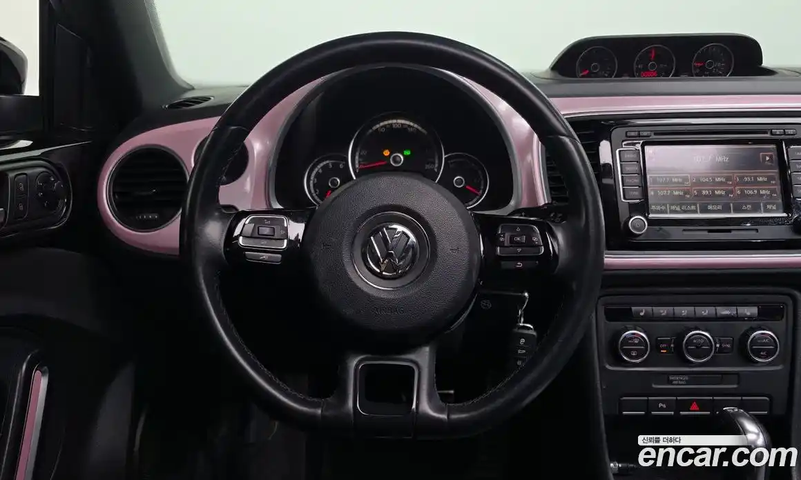 Volkswagen Beatle 2013 2.0 Автомат в Москве № 172551, фото 10