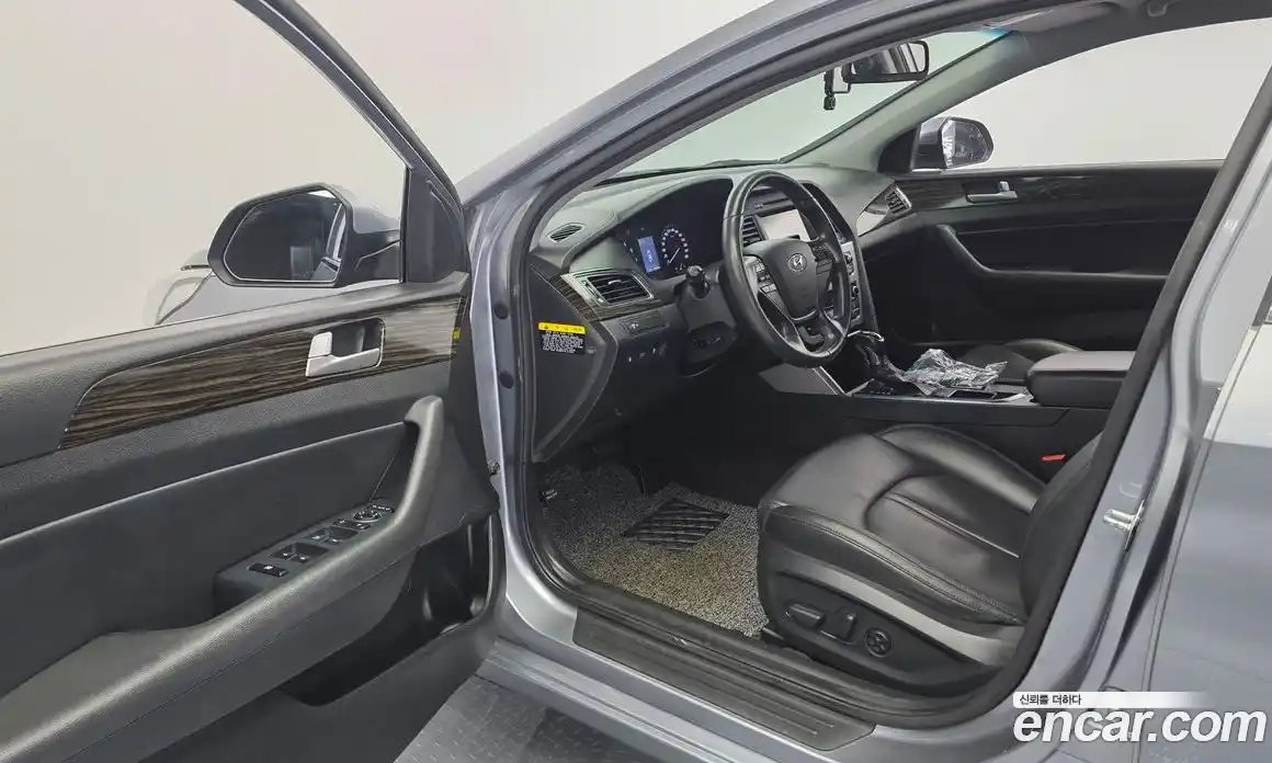 Hyundai Sonata 2016 2.0 Автомат в Москве № 173454, фото 14