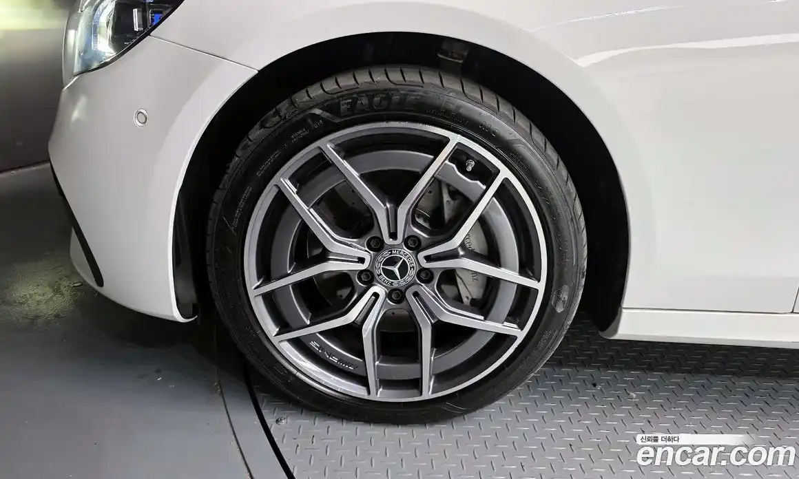 Mercedes-Benz E-Class 2023 2.0 Автомат в Москве № 175113, фото 11