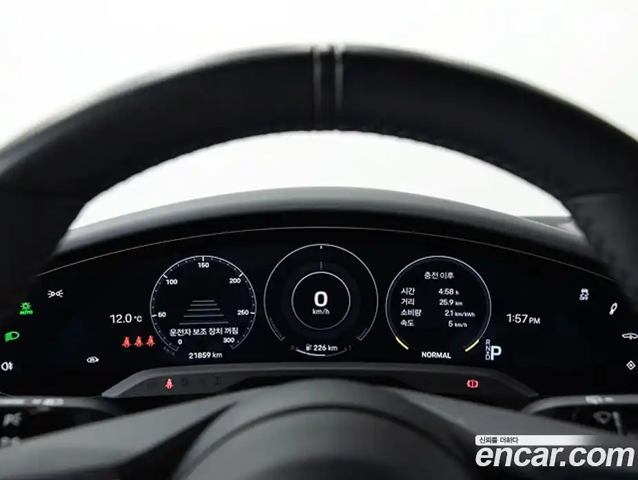 Porsche Taycan 2023 0.1 Автомат в Москве № 182241, фото 8