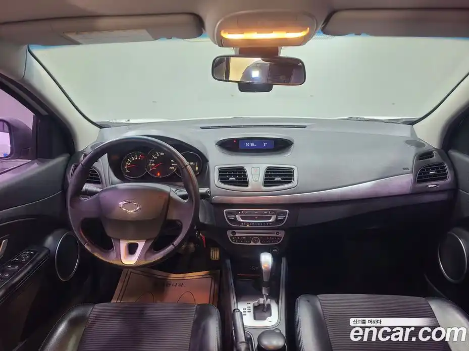 Renault SM3 2012 1.6 Автомат в Москве № 185779, фото 11