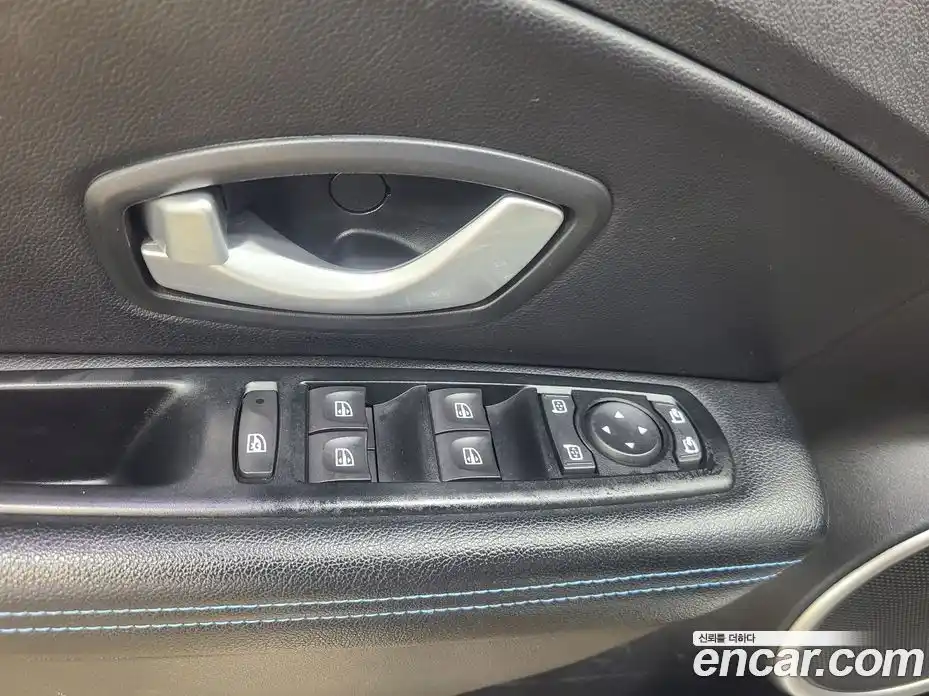 Renault SM3 2012 1.6 Автомат в Москве № 185779, фото 15