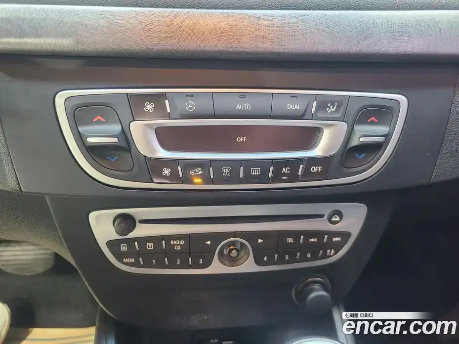 Renault SM3 2012 1.6 Автомат в Москве № 185779, фото 16