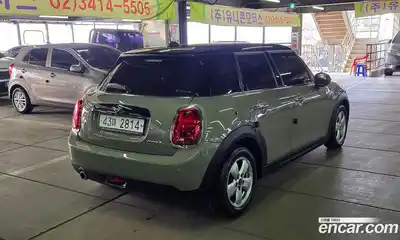 Mini Cooper 2019 1.5 Автомат в Москве № 187991, миниатюра 4