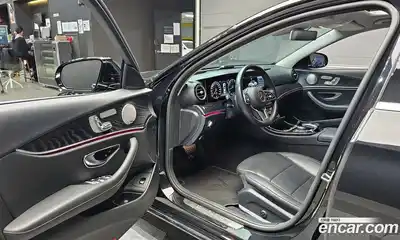 Mercedes-Benz E-Class 2019 2.0 Автомат в Москве № 194200, миниатюра 3