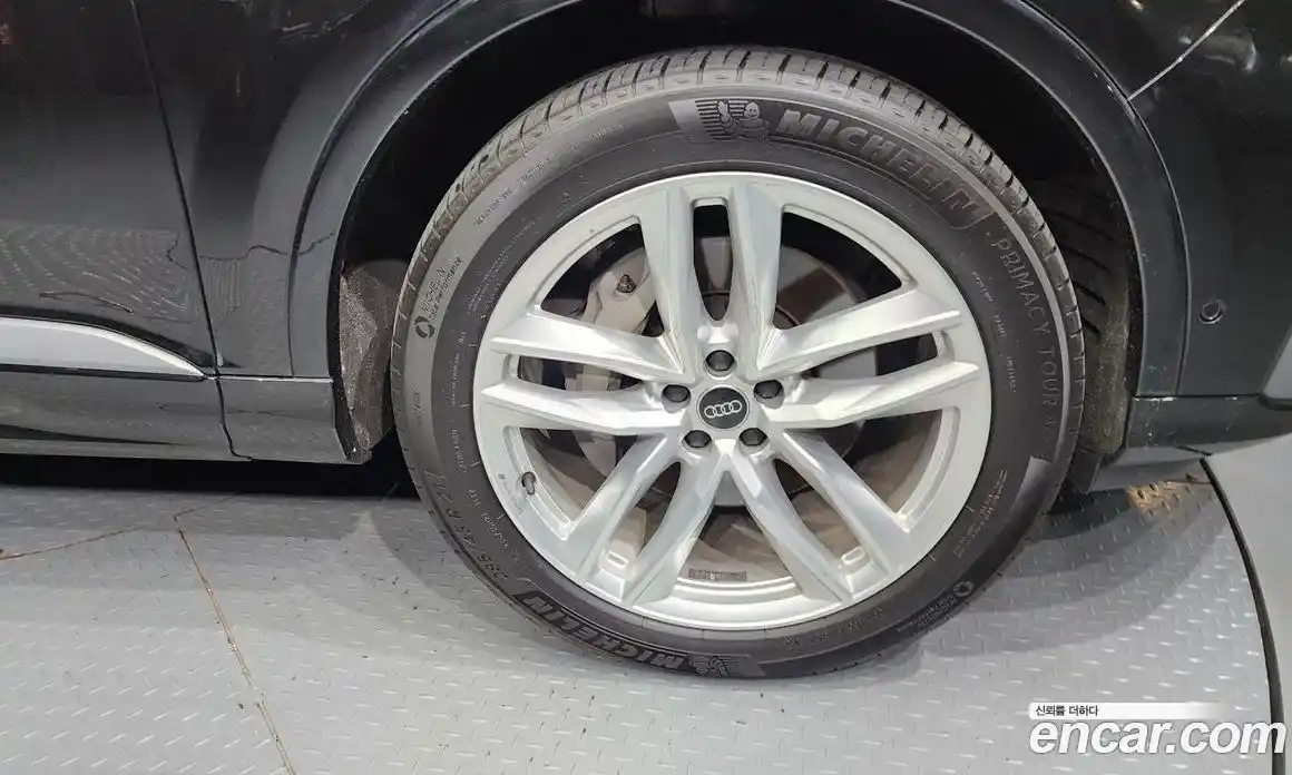 Audi Q7 2023 3.0 Автомат в Москве № 196212, фото 4