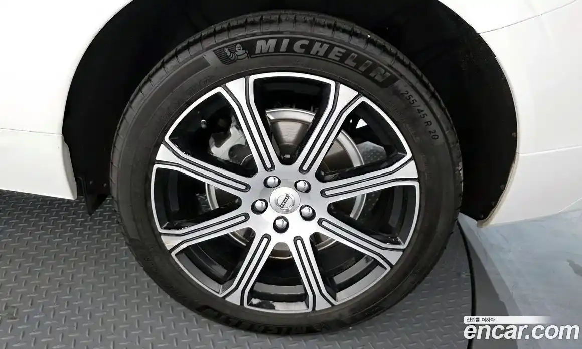 Volvo XC60 2019 2.0 Автомат в Москве № 197060, фото 16