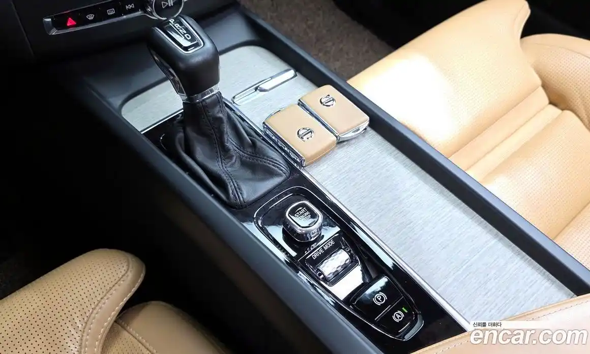 Volvo XC60 2019 2.0 Автомат в Москве № 197060, фото 17