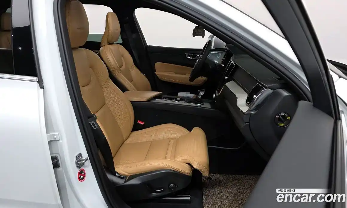 Volvo XC60 2019 2.0 Автомат в Москве № 197060, фото 20