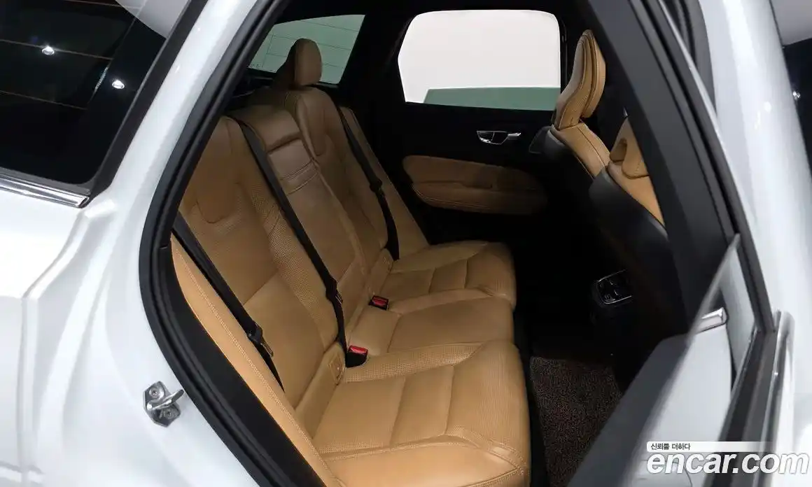 Volvo XC60 2019 2.0 Автомат в Москве № 197060, фото 8