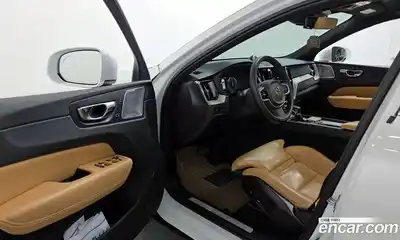 Volvo XC60 2019 2.0 Автомат в Москве № 197060, миниатюра 9