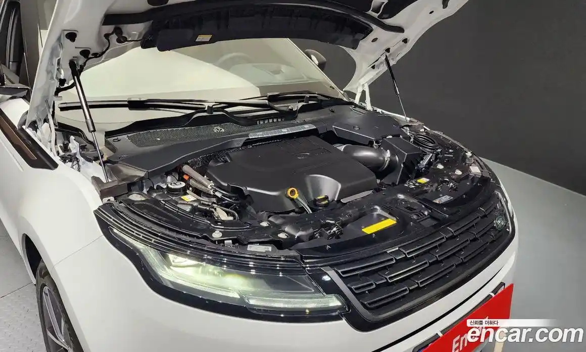 Land Rover Range-Rover Evoque 2024 2.0 Автомат в Москве № 198044, фото 2