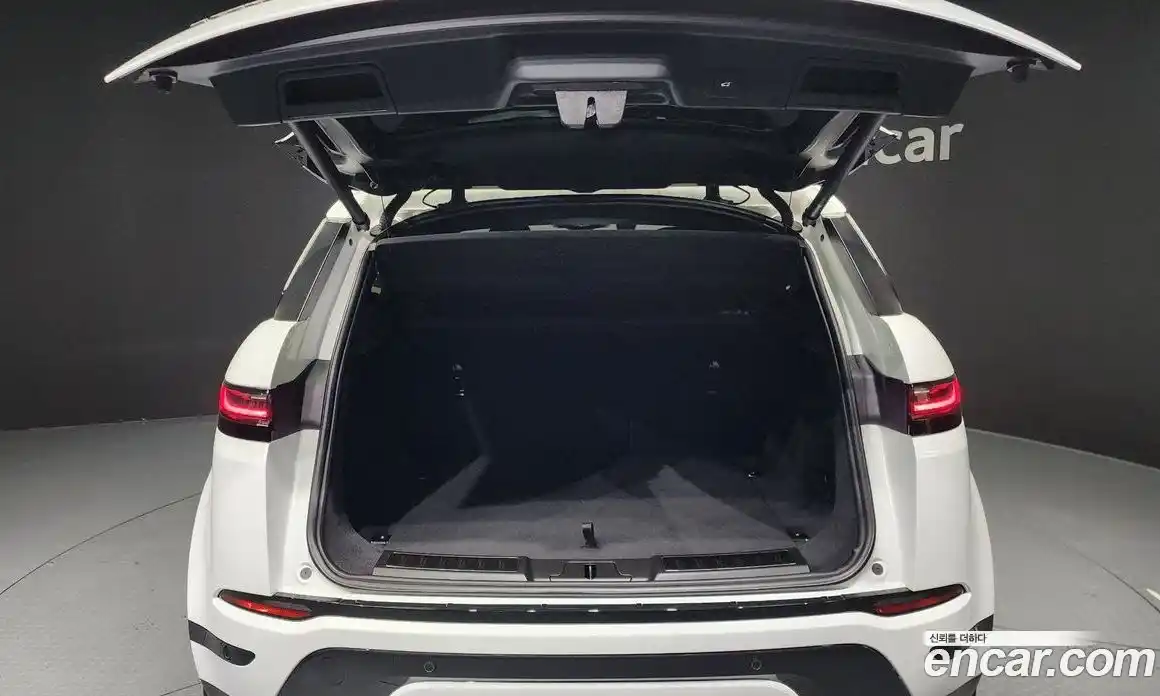 Land Rover Range-Rover Evoque 2024 2.0 Автомат в Москве № 198044, фото 7