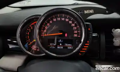 Mini Cooper 2015 1.5 Автомат в Москве № 198368, миниатюра 11