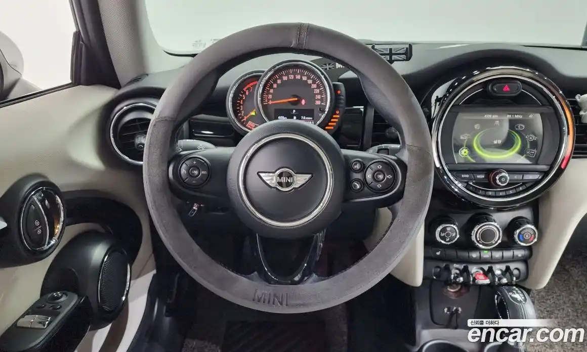 Mini Cooper 2015 1.5 Автомат в Москве № 198368, фото 14