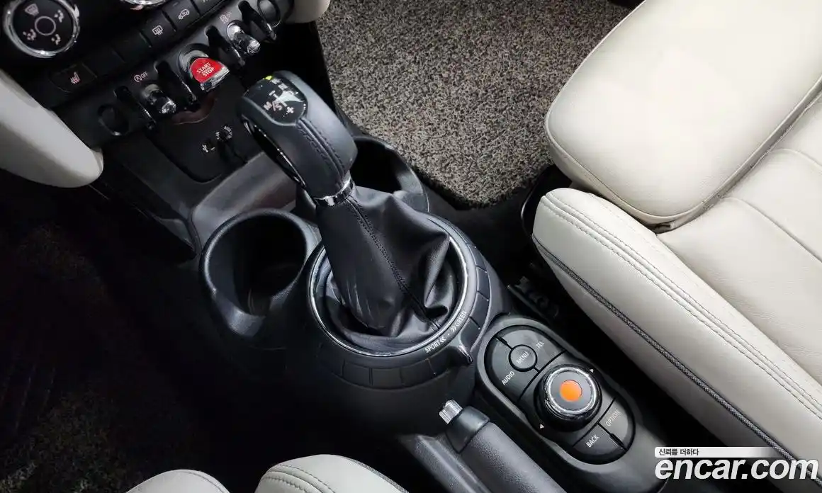 Mini Cooper 2015 1.5 Автомат в Москве № 198368, фото 8