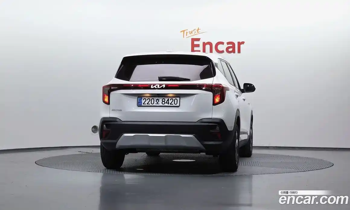 Kia Seltos 2024 1.6 Автомат в Москве № 20101, фото 3