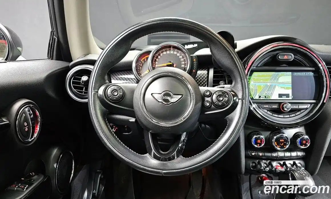 Mini Cooper 2016 2.0 Автомат в Москве № 214400, фото 13