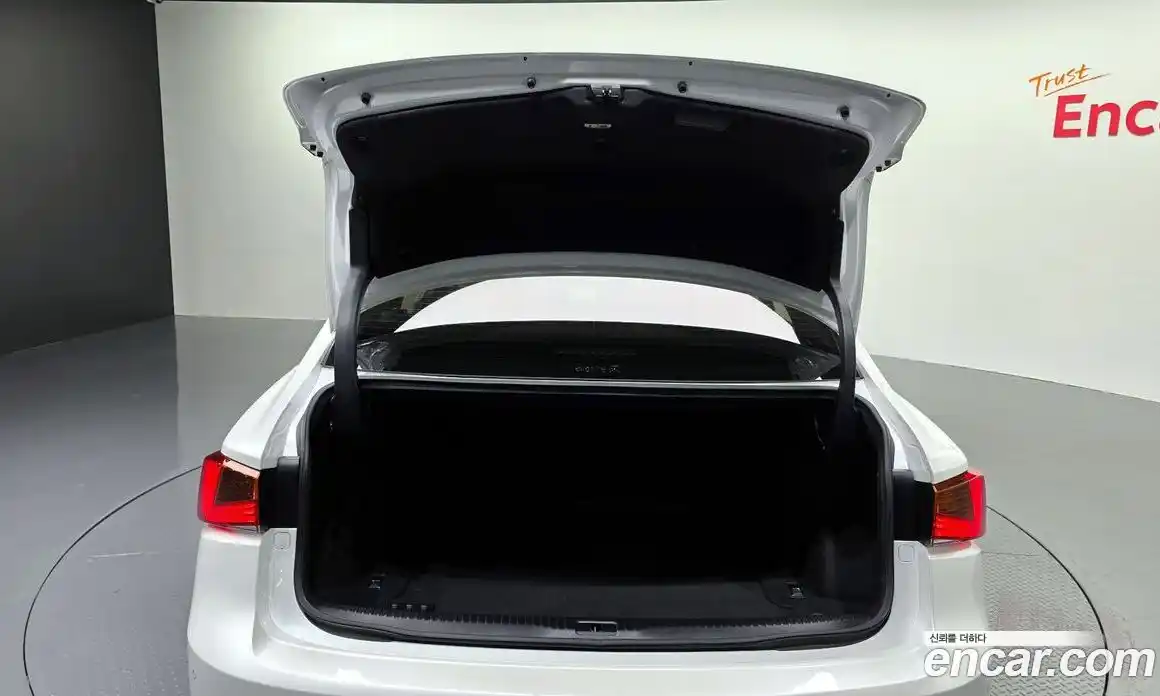 Lexus IS 2019 2.0 Автомат в Москве № 214625, фото 20