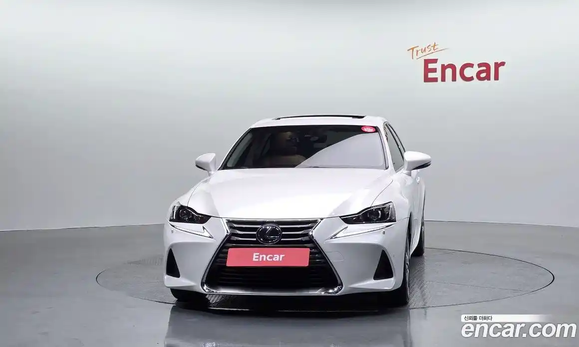 Lexus IS 2019 2.0 Автомат в Москве № 214625, фото 3