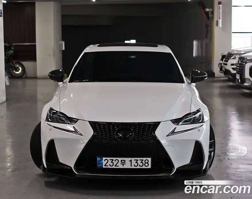Lexus IS 2017 2.0 Автомат в Москве № 214857, фото 3