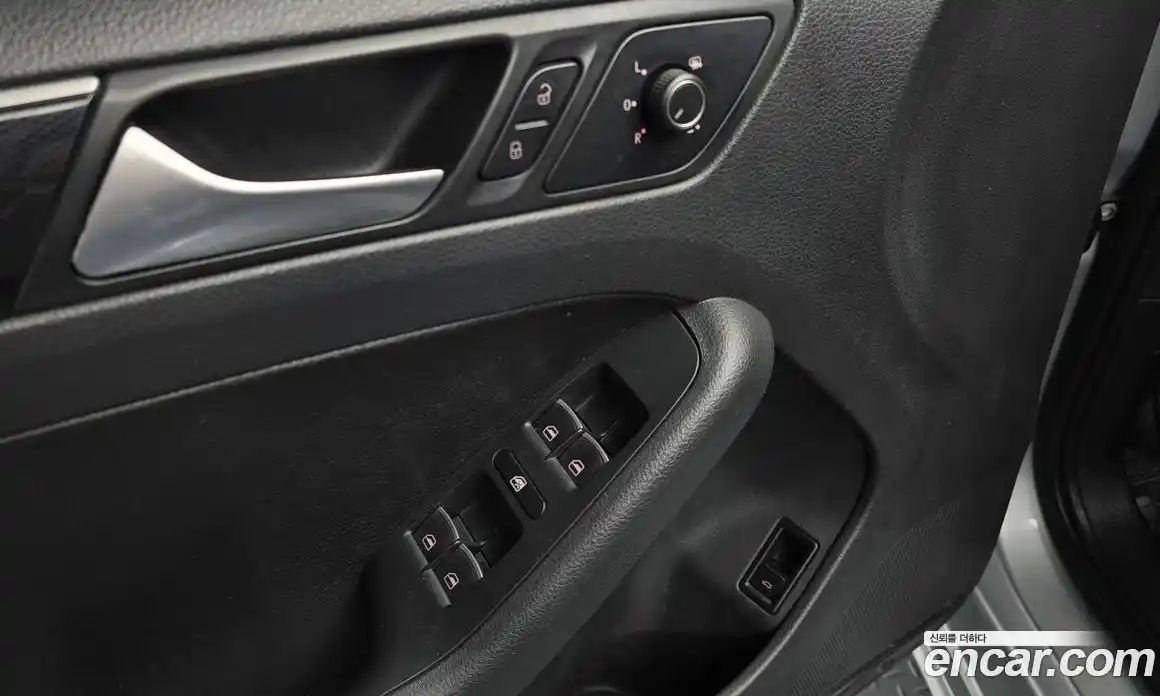 Volkswagen Jetta 2015 2.0 Автомат в Москве № 215363, фото 5