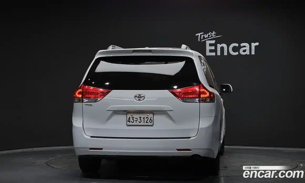 Toyota Sienna 2011 3.5 Автомат в Москве № 215543, фото 12