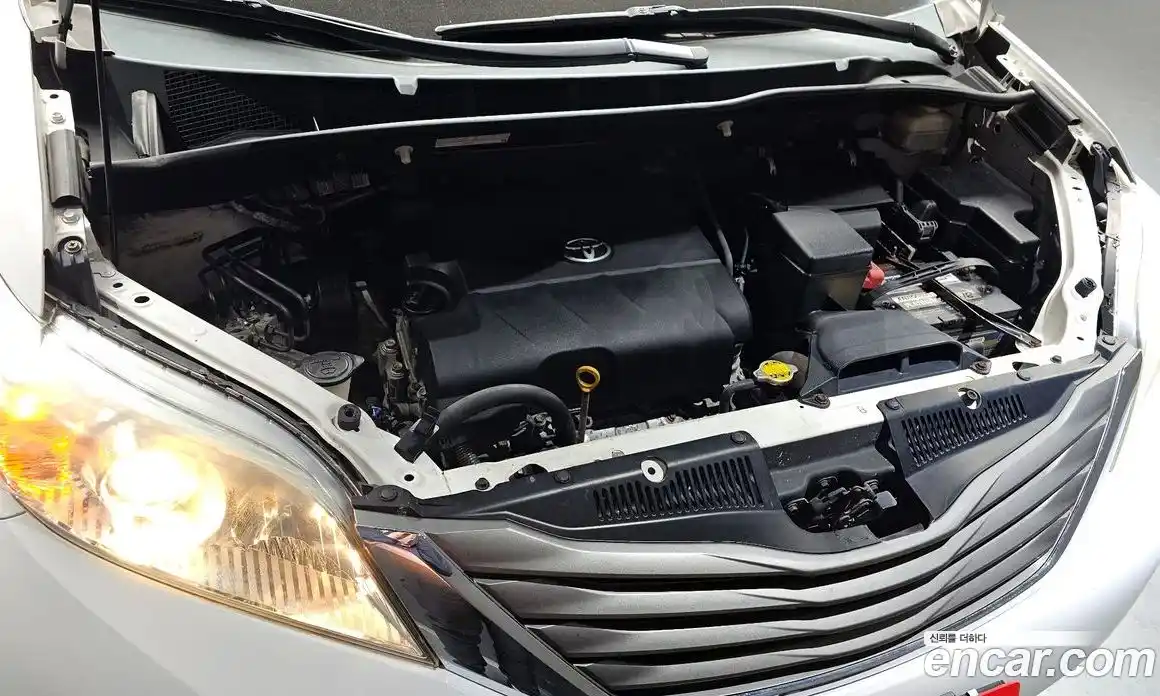 Toyota Sienna 2011 3.5 Автомат в Москве № 215543, фото 13