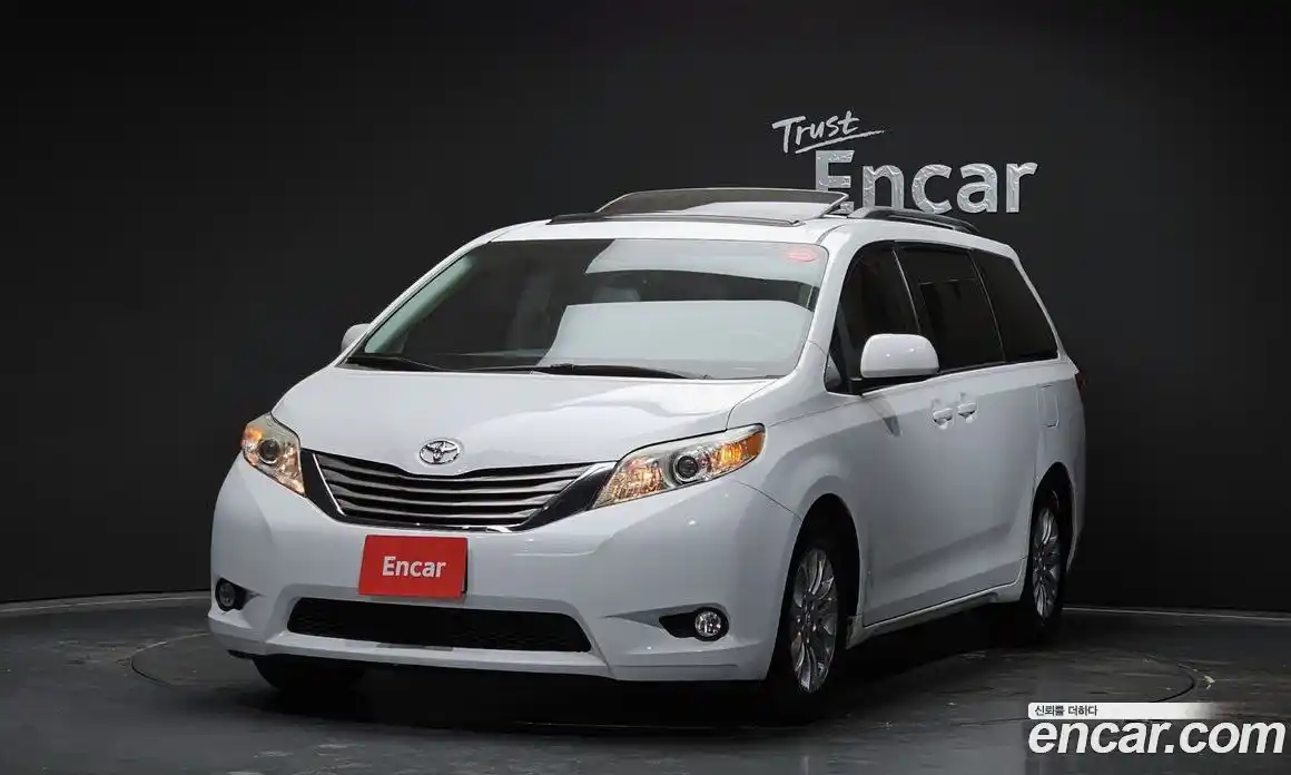 Toyota Sienna 2011 3.5 Автомат в Москве № 215543, фото 14