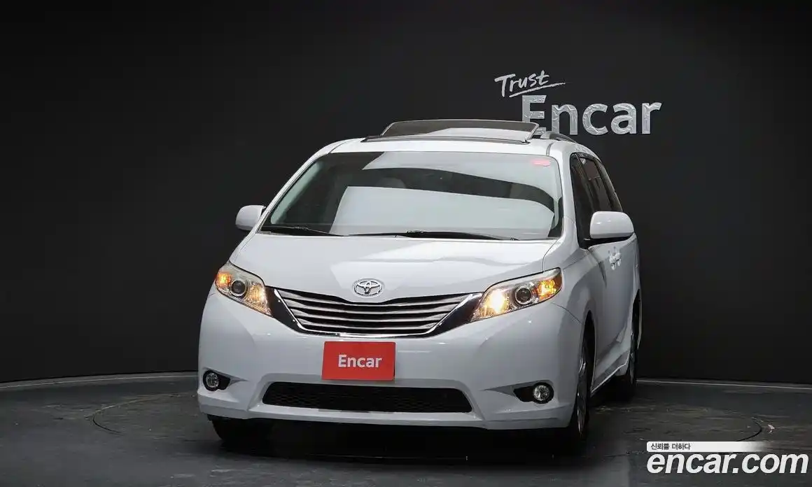 Toyota Sienna 2011 3.5 Автомат в Москве № 215543, фото 17