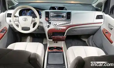 Toyota Sienna 2011 3.5 Автомат в Москве № 215543, миниатюра 2