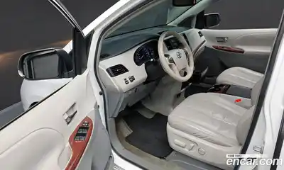 Toyota Sienna 2011 3.5 Автомат в Москве № 215543, миниатюра 3