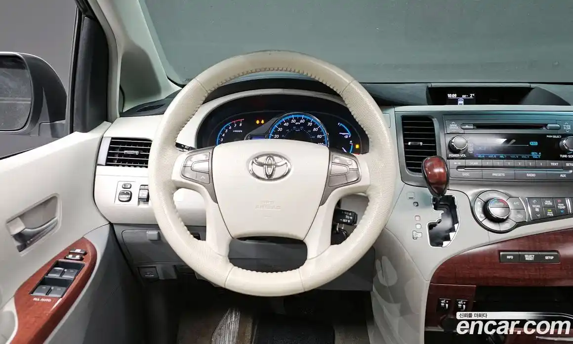 Toyota Sienna 2011 3.5 Автомат в Москве № 215543, фото 5