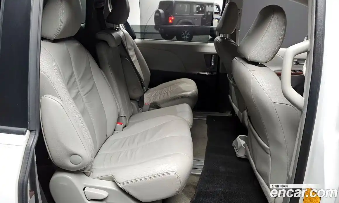 Toyota Sienna 2011 3.5 Автомат в Москве № 215543, фото 6