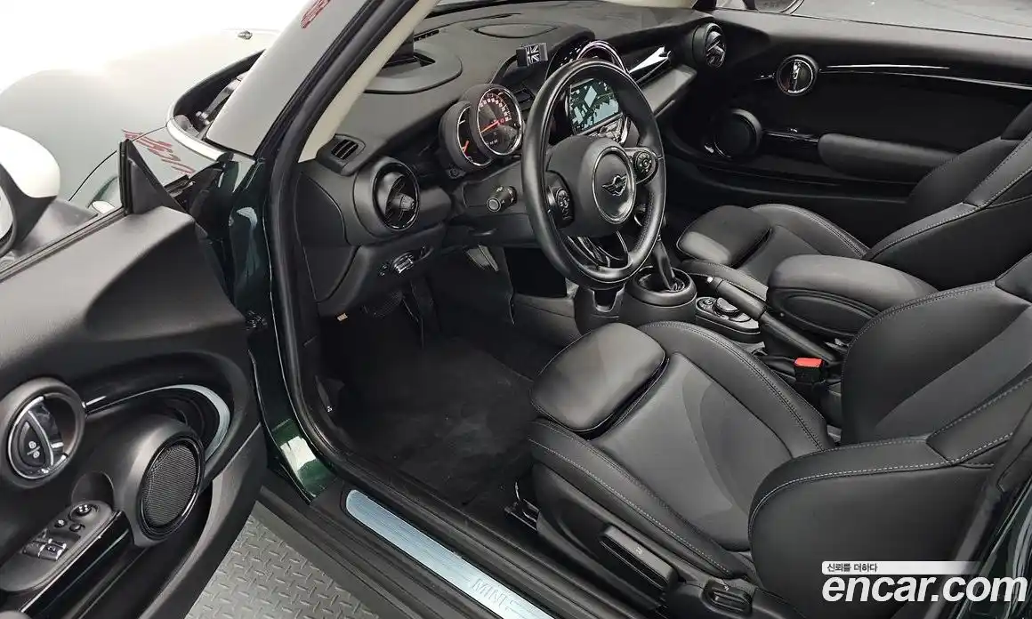 Mini Cooper 2019 1.5 Автомат в Москве № 224025, фото 17