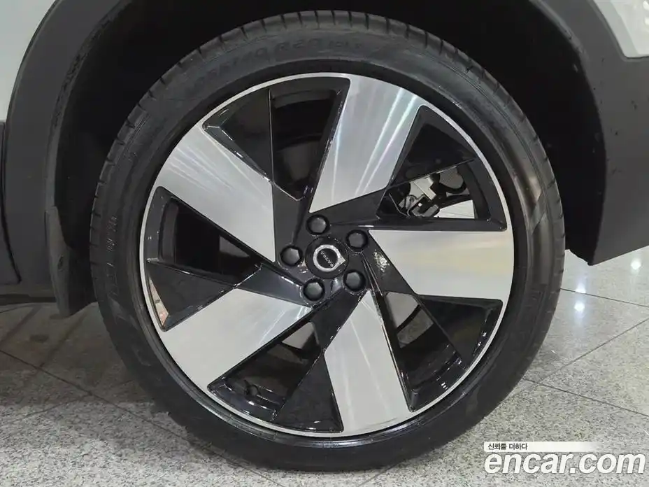 Volvo XC40 2024 0.2 Автомат в Москве № 230837, фото 20