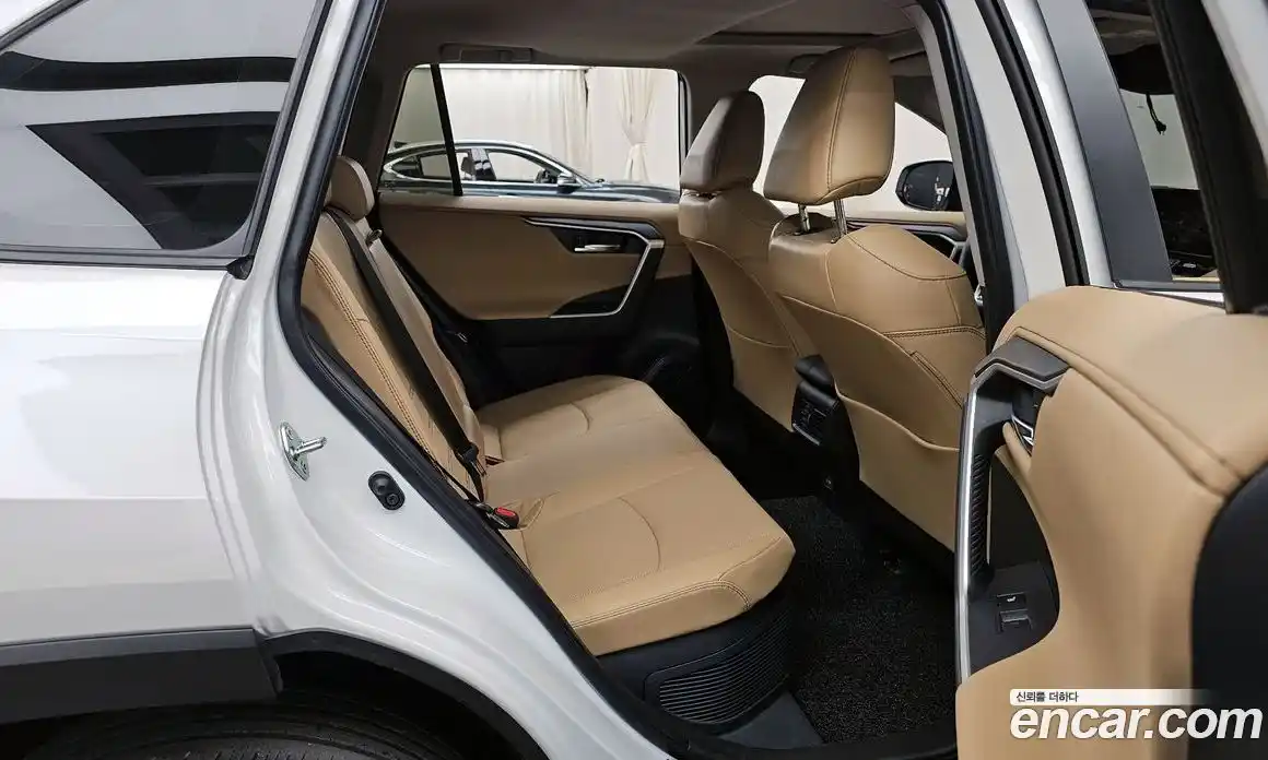 Toyota RAV4 2025 2.5 Автомат в Москве № 232815, фото 12