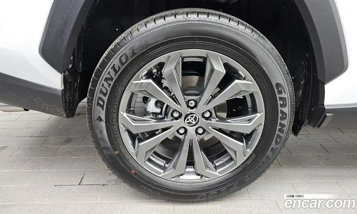 Toyota RAV4 2025 2.5 Автомат в Москве № 232815, фото 5