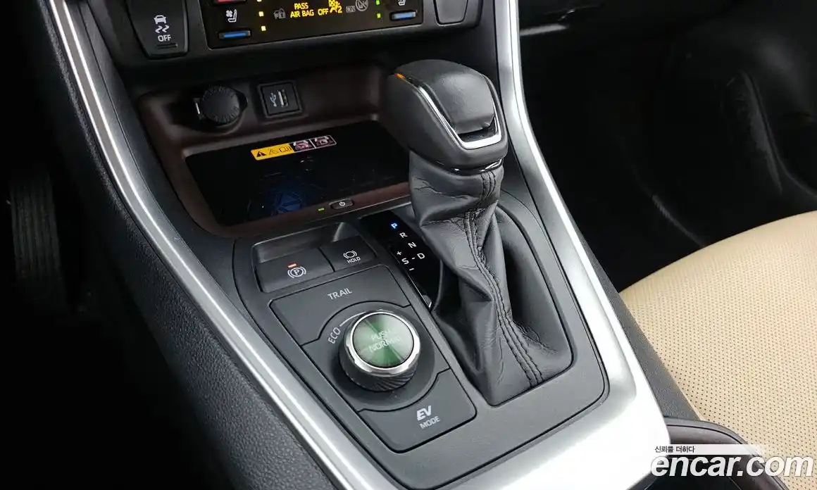 Toyota RAV4 2025 2.5 Автомат в Москве № 232815, фото 9