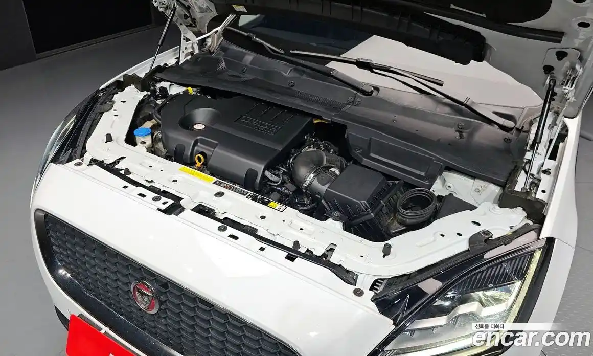 Jaguar E-Pace 2019 2.0 Автомат в Москве № 256083, фото 17